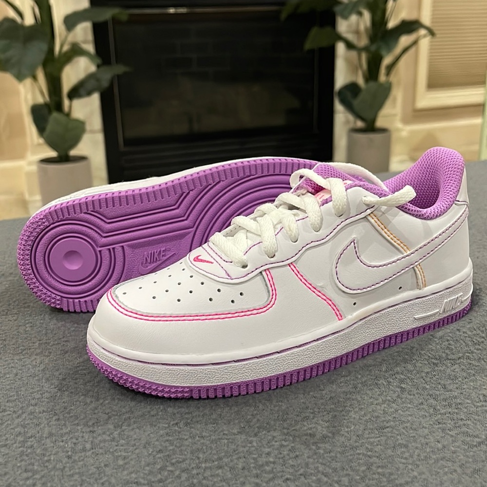 Size 13.5 Girls Air Force 1 never worn White and Purple